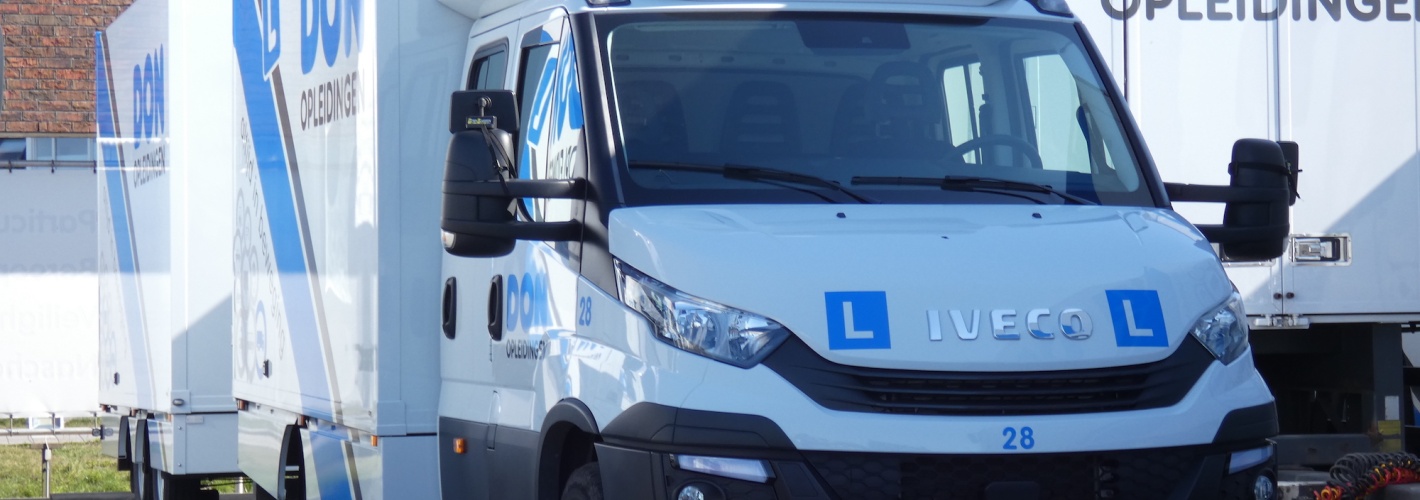 Lichte vrachtwagen met aanhangwagen (C1E)