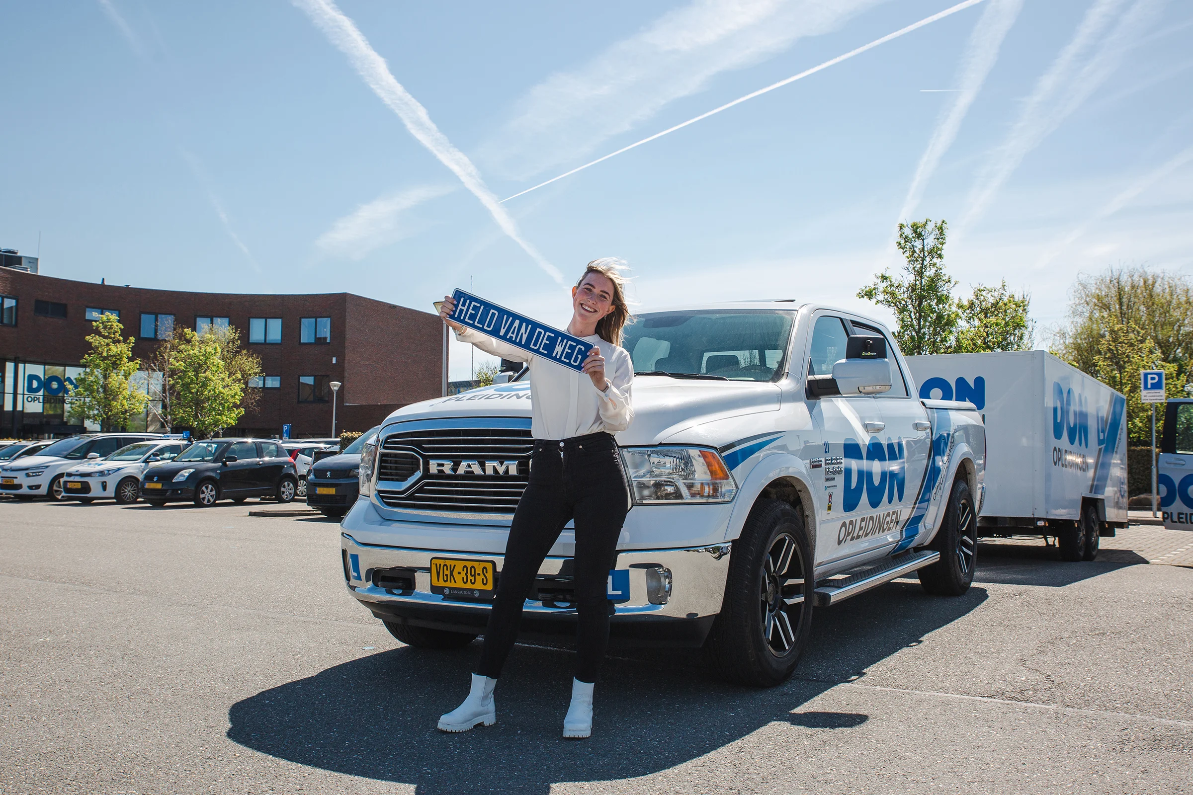 auto met aanhanger be