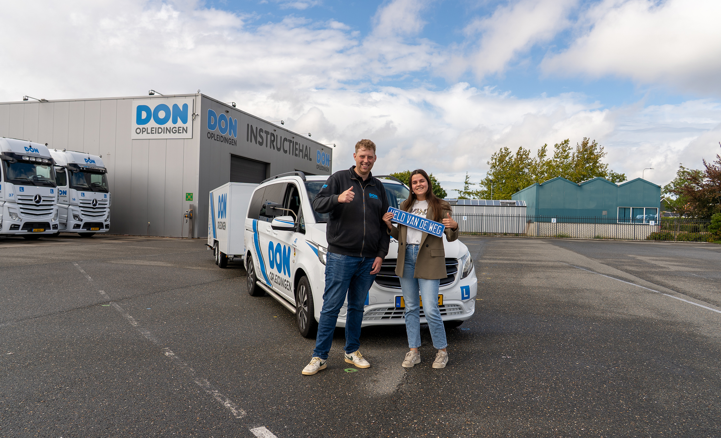 auto met aanhanger be