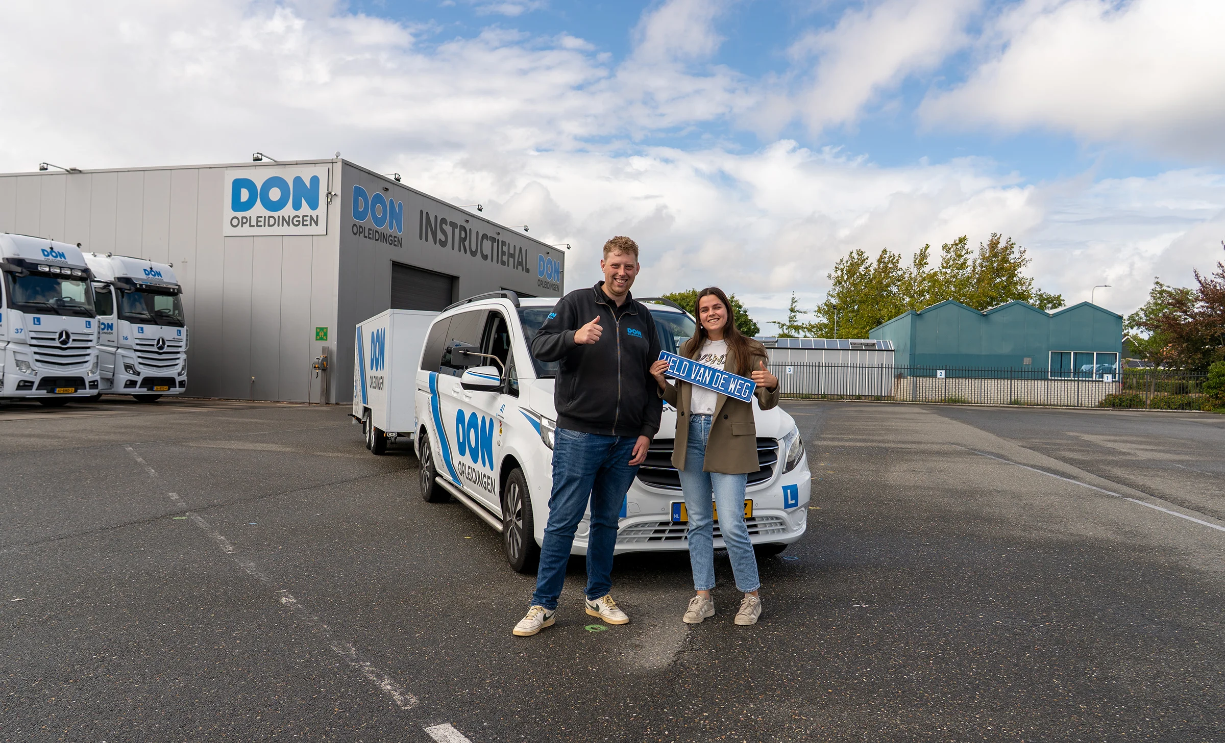 auto met aanhanger be